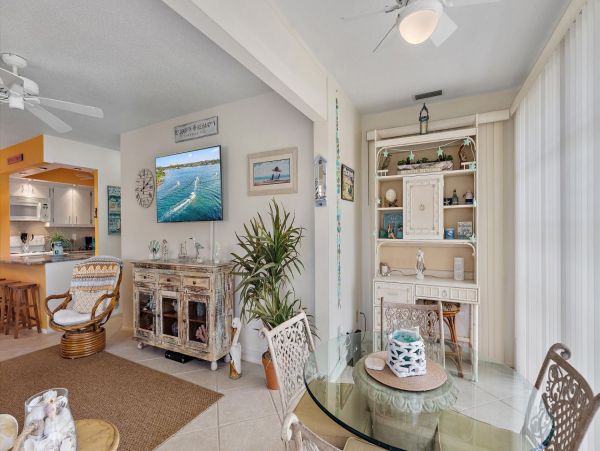 Longboat Key Vacation Condo Two Bedroom Walk to Beach