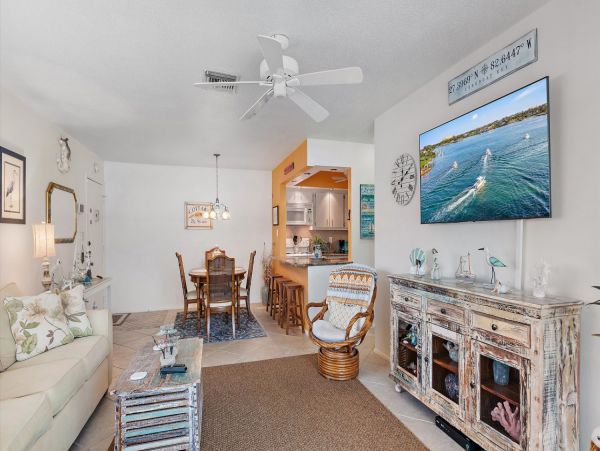 Longboat Key Vacation Condo Two Bedroom Walk to Beach