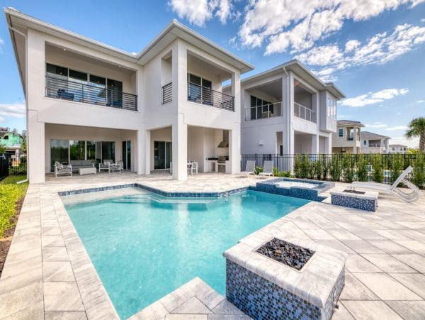 Gorgeous Reunion Vacation Home Eight Bedroom