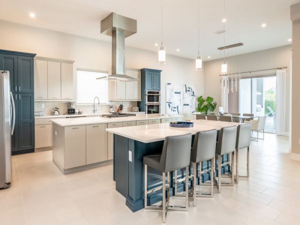 Gorgeous Reunion Vacation Home Eight Bedroom
