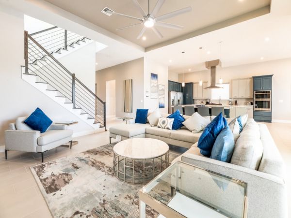 Gorgeous Reunion Vacation Home Eight Bedroom