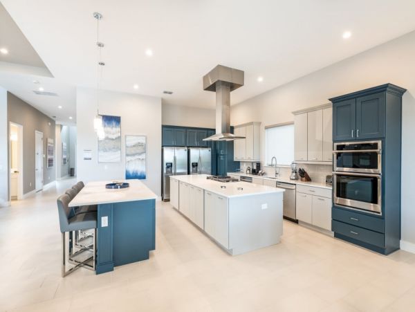 Gorgeous Reunion Vacation Home Eight Bedroom