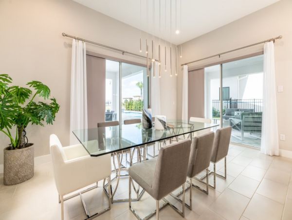 Gorgeous Reunion Vacation Home Eight Bedroom