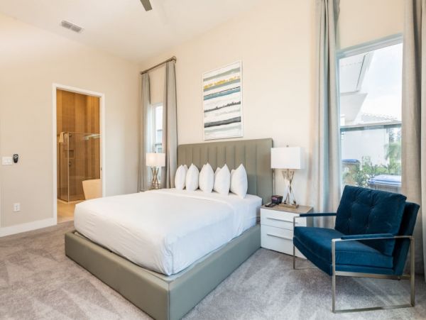 Gorgeous Reunion Vacation Home Eight Bedroom