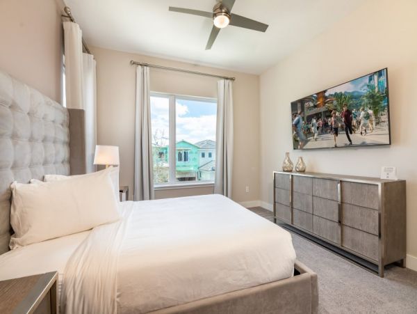 Gorgeous Reunion Vacation Home Eight Bedroom