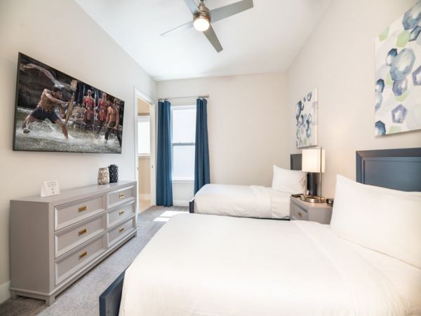 Gorgeous Reunion Vacation Home Eight Bedroom