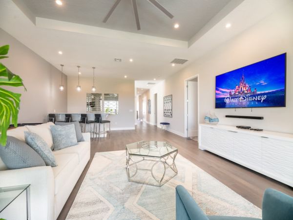 Gorgeous Reunion Vacation Home Eight Bedroom