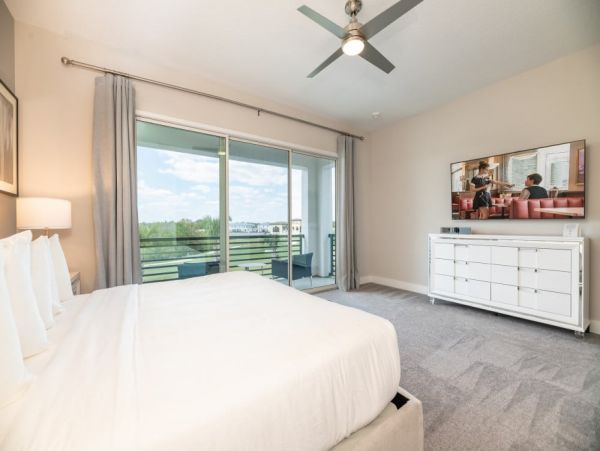 Gorgeous Reunion Vacation Home Eight Bedroom