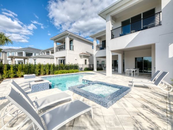 Gorgeous Reunion Vacation Home Eight Bedroom
