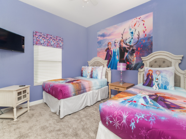 Luxurious 5 Bedroom Townhome Near Disney with Private Pool & Resort Amenities