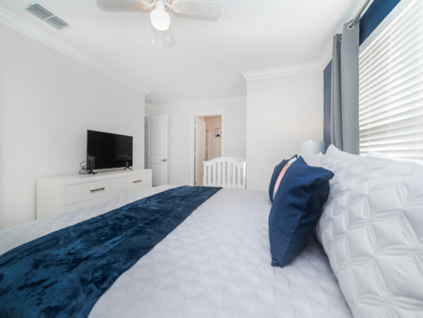 Luxurious 5 Bedroom Townhome Near Disney with Private Pool & Resort Amenities