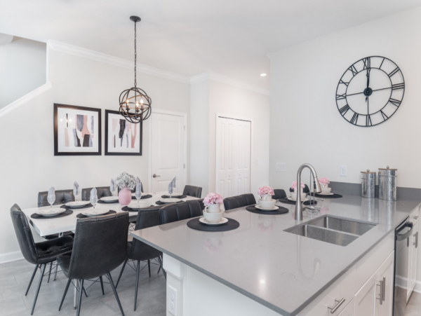 Luxurious 5 Bedroom Townhome Near Disney with Private Pool & Resort Amenities