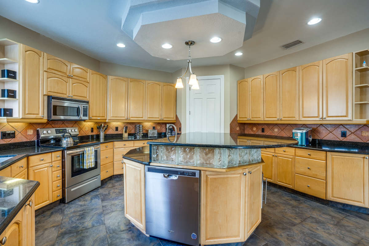 Stunning 6 Bedroom Home with Private Pool