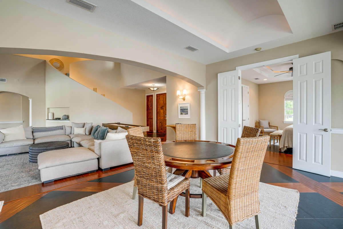 Stunning 6 Bedroom Home with Private Pool
