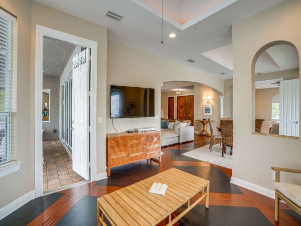 Stunning 6 Bedroom Home with Private Pool