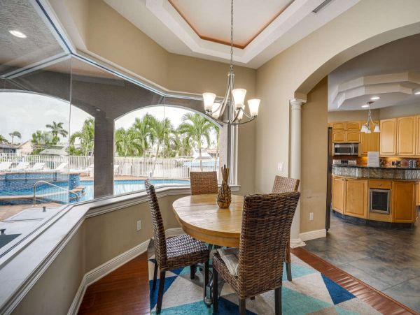 Stunning 6 Bedroom Home with Private Pool