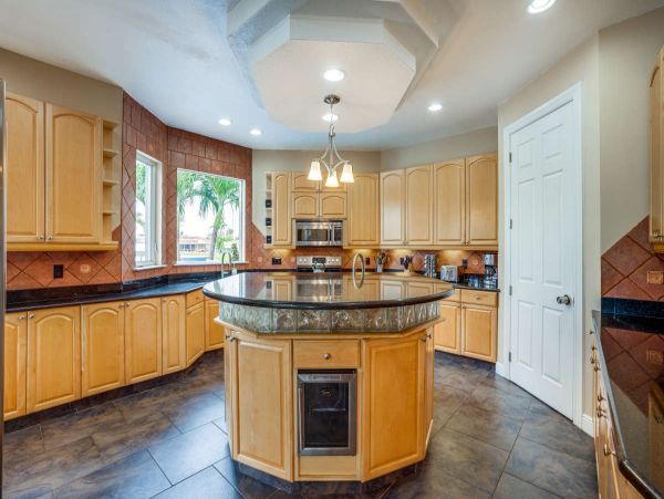 Stunning 6 Bedroom Home with Private Pool