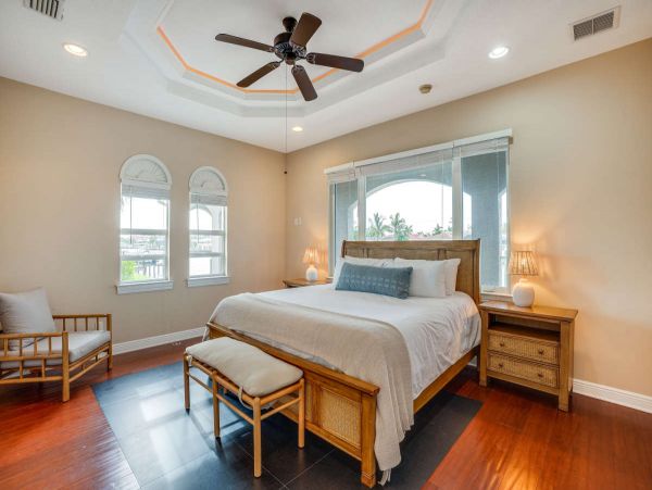 Stunning 6 Bedroom Home with Private Pool