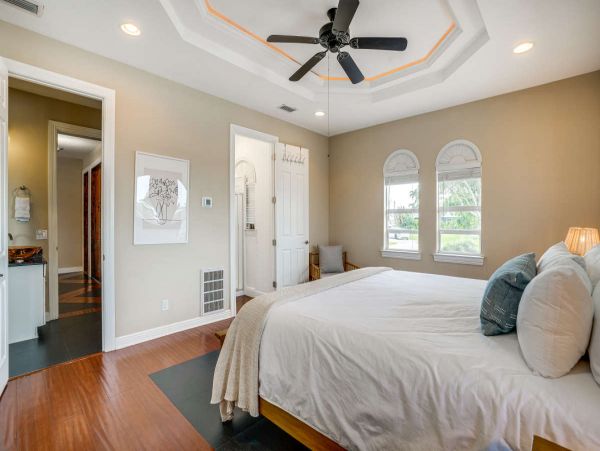 Stunning 6 Bedroom Home with Private Pool