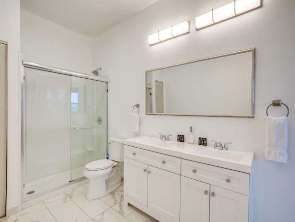 Stunning 6 Bedroom Home with Private Pool
