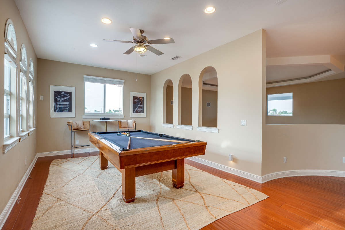 Stunning 6 Bedroom Home with Private Pool