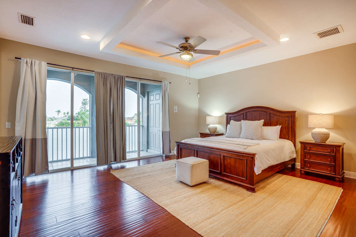Stunning 6 Bedroom Home with Private Pool