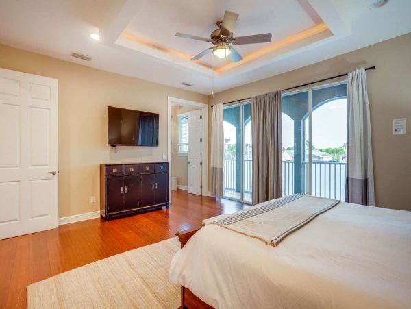 Stunning 6 Bedroom Home with Private Pool