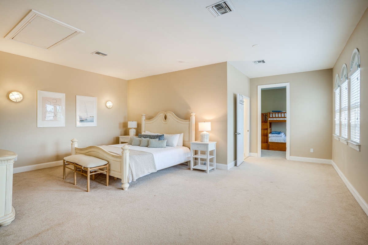 Stunning 6 Bedroom Home with Private Pool