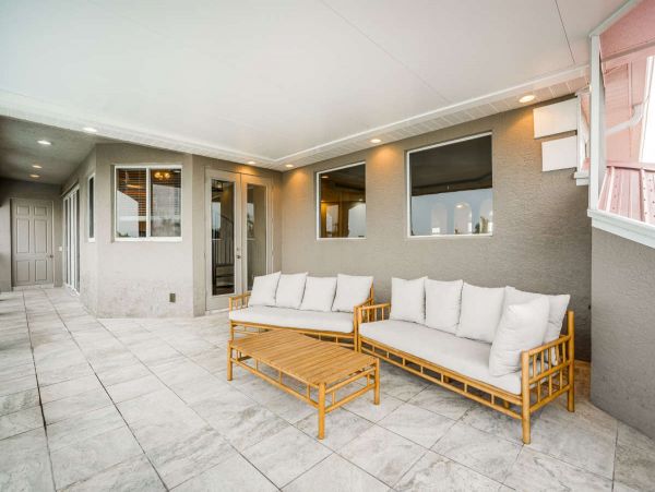 Stunning 6 Bedroom Home with Private Pool