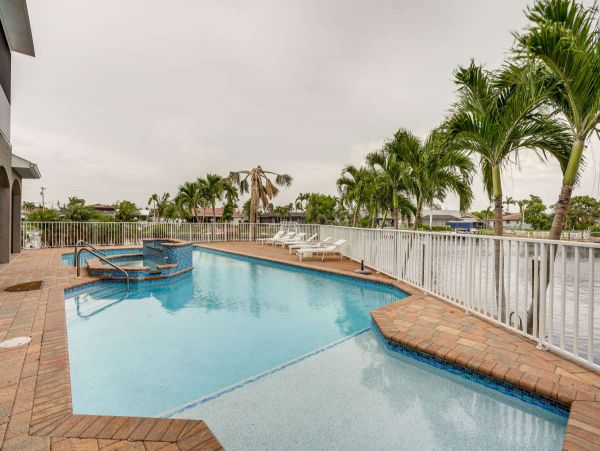 Stunning 6 Bedroom Home with Private Pool