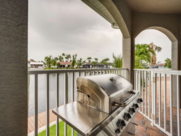 Stunning 6 Bedroom Home with Private Pool