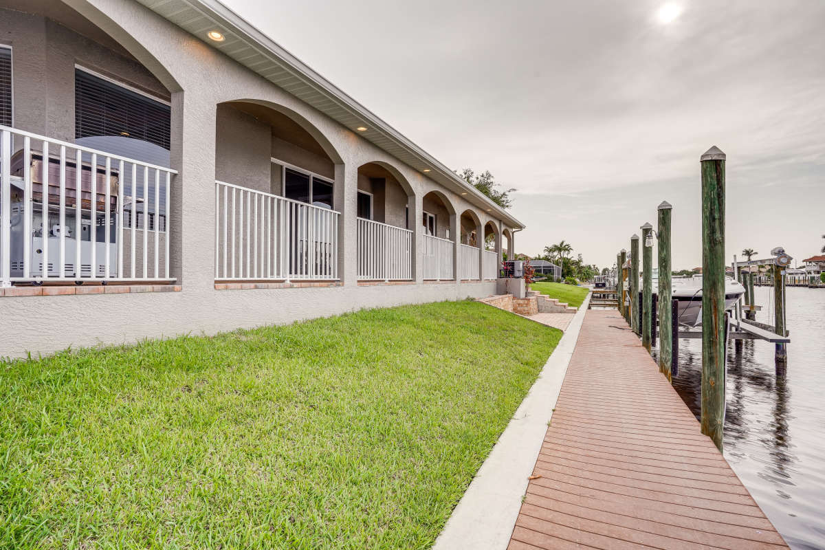 Stunning 6 Bedroom Home with Private Pool