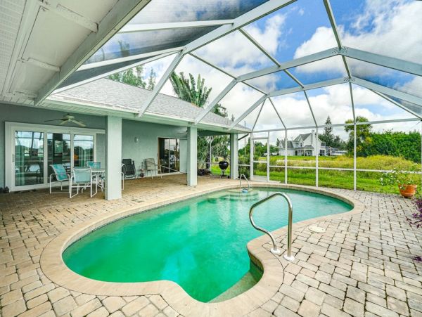Waterfront Three Bedroom Vacation Rental in Cape Coral
