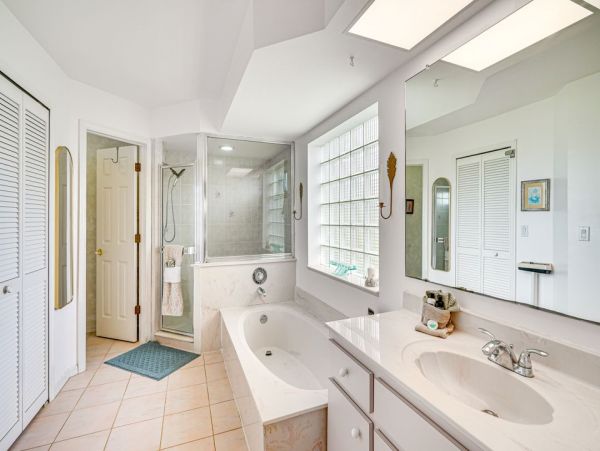 Waterfront Three Bedroom Vacation Rental in Cape Coral