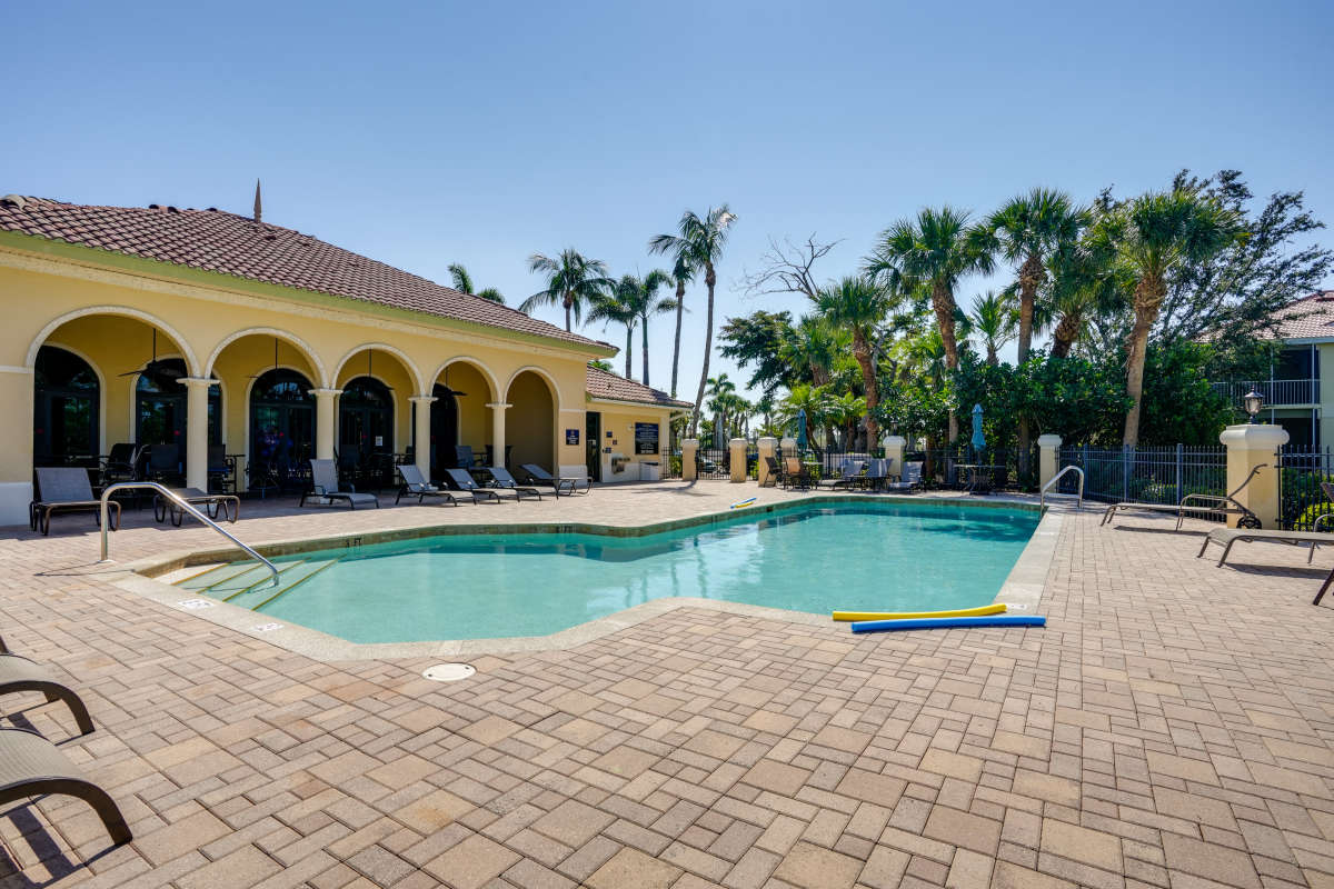 Modern 3 Bedroom Vacation Condo in Cape Coral