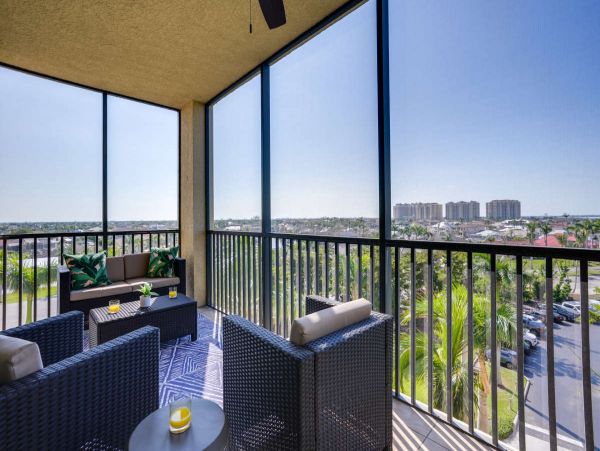 Modern 3 Bedroom Vacation Condo in Cape Coral