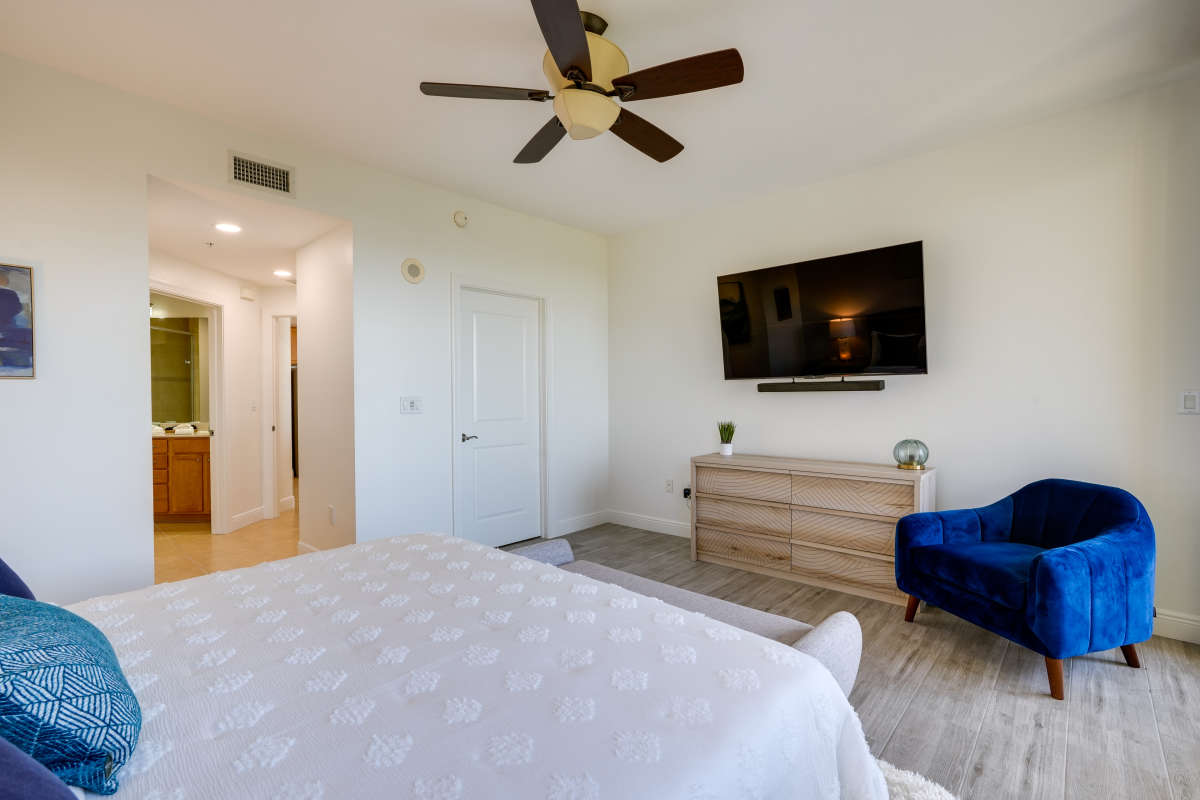 Modern 3 Bedroom Vacation Condo in Cape Coral