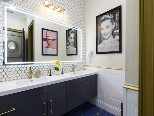 Spacious Davenport Villa: Bowling, Pool, and 20 Bedrooms