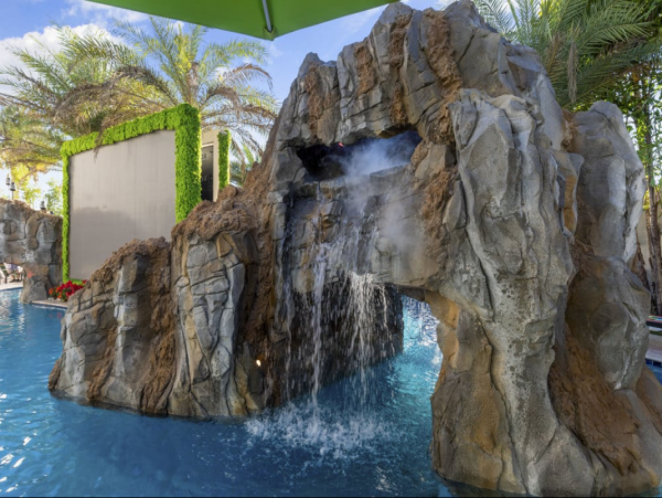 Spacious Davenport Villa: Bowling, Pool, and 20 Bedrooms