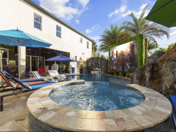 Spacious Davenport Villa: Bowling, Pool, and 20 Bedrooms