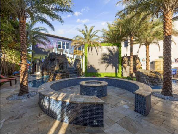 Spacious Davenport Villa: Bowling, Pool, and 20 Bedrooms