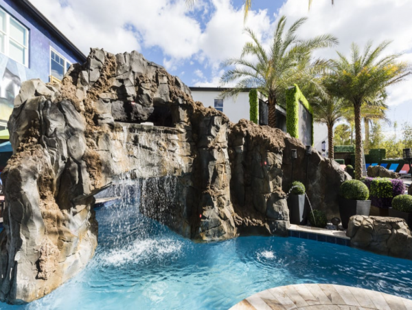 Spacious Davenport Villa: Bowling, Pool, and 20 Bedrooms