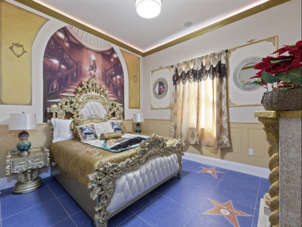 Spacious Davenport Villa: Bowling, Pool, and 20 Bedrooms