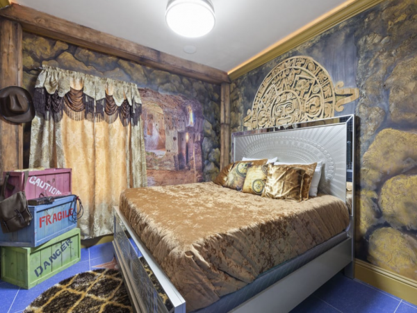Spacious Davenport Villa: Bowling, Pool, and 20 Bedrooms