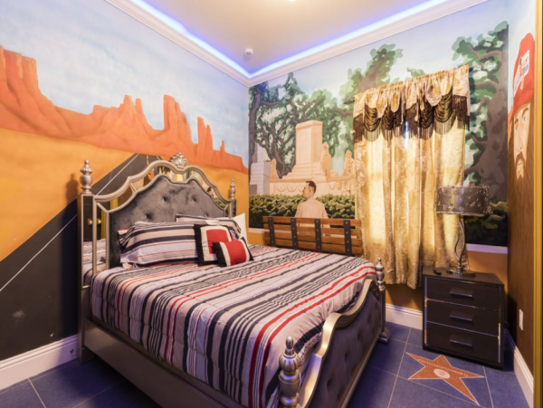 Spacious Davenport Villa: Bowling, Pool, and 20 Bedrooms