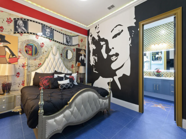 Spacious Davenport Villa: Bowling, Pool, and 20 Bedrooms