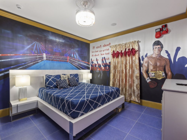 Spacious Davenport Villa: Bowling, Pool, and 20 Bedrooms