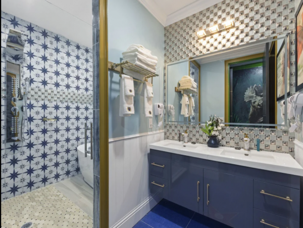 Spacious Davenport Villa: Bowling, Pool, and 20 Bedrooms