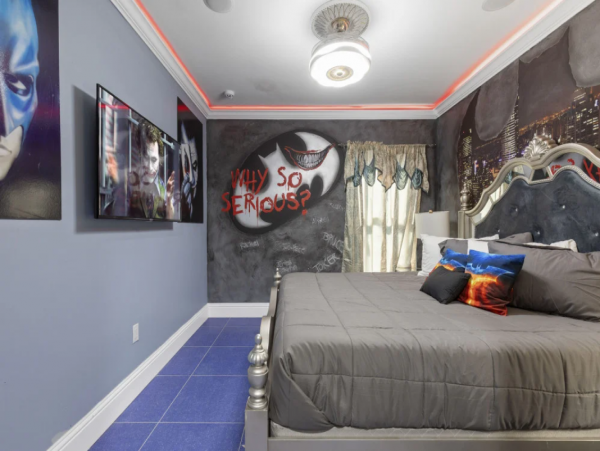 Spacious Davenport Villa: Bowling, Pool, and 20 Bedrooms