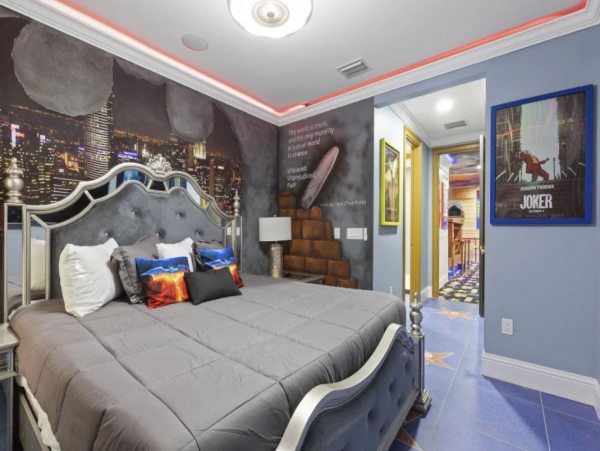 Spacious Davenport Villa: Bowling, Pool, and 20 Bedrooms